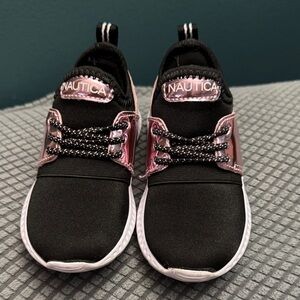 Nautica Kids Sneakers in Black with Pink Highlights. Size 6.
